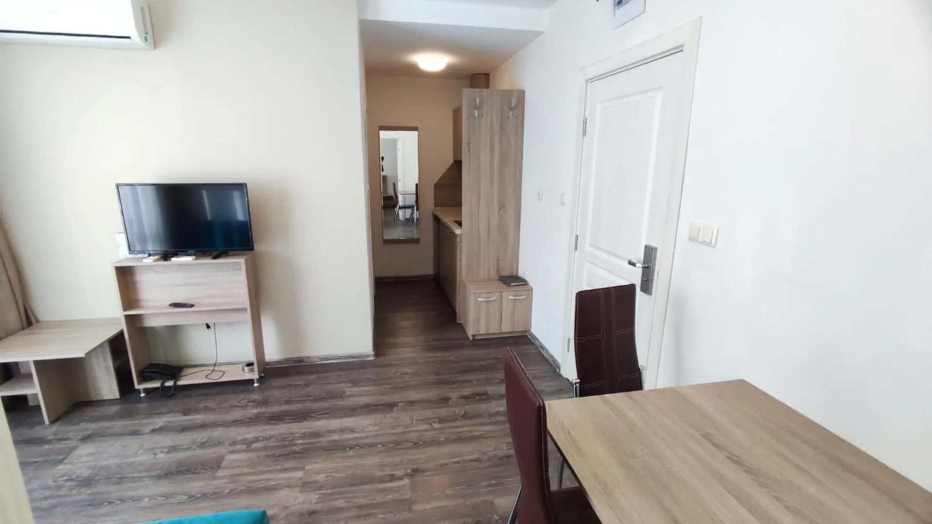 Apartment In Complex Tarsis 써니비치