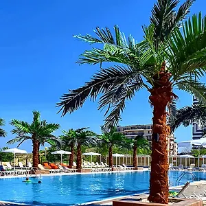 4* מלון Europe & Casino